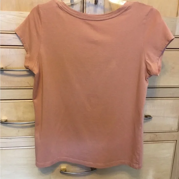 Tahari Essentials T-Shirt medium. Peach, coral,orange, short sleeve, V-neck. - Picture 2 of 6